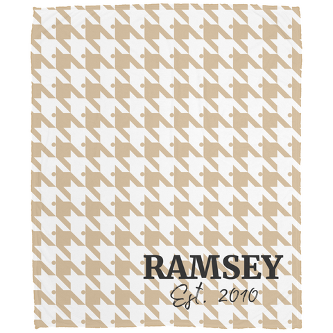 Personalized Houndstooth Blanket – Custom Family Name Throw in Tan, Green, Burgundy, or Orange | Plush Fleece or Sherpa Blanket (50x60 or 60x80)