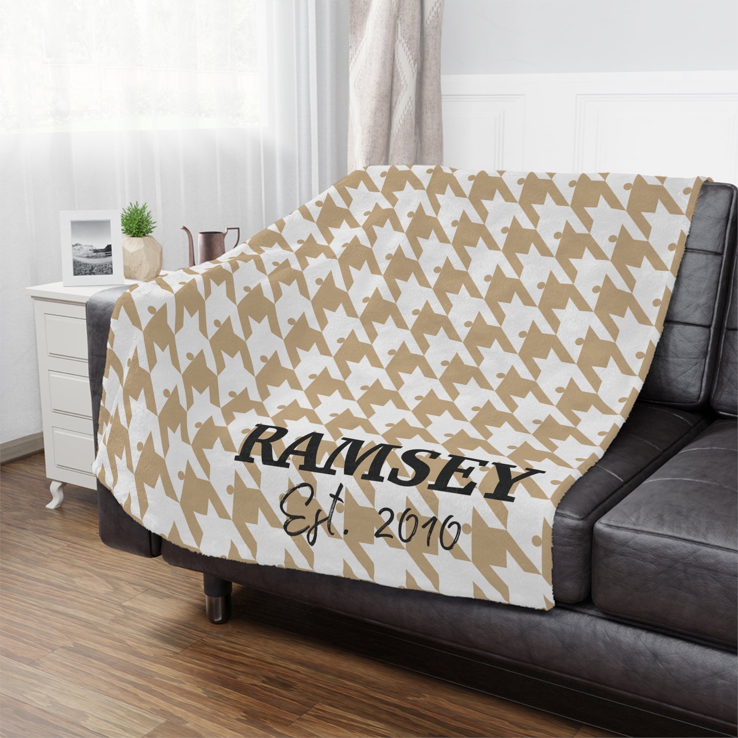 Personalized Houndstooth Blanket – Custom Family Name Throw in Tan, Green, Burgundy, or Orange | Plush Fleece or Sherpa Blanket (50x60 or 60x80)