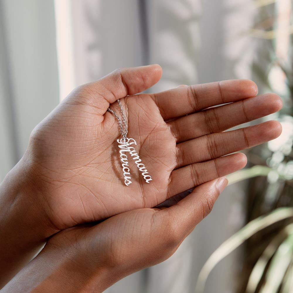 Personalized Vertical Name Necklace for Grandma – A Cherished Gift for Christmas, Birthdays and More!