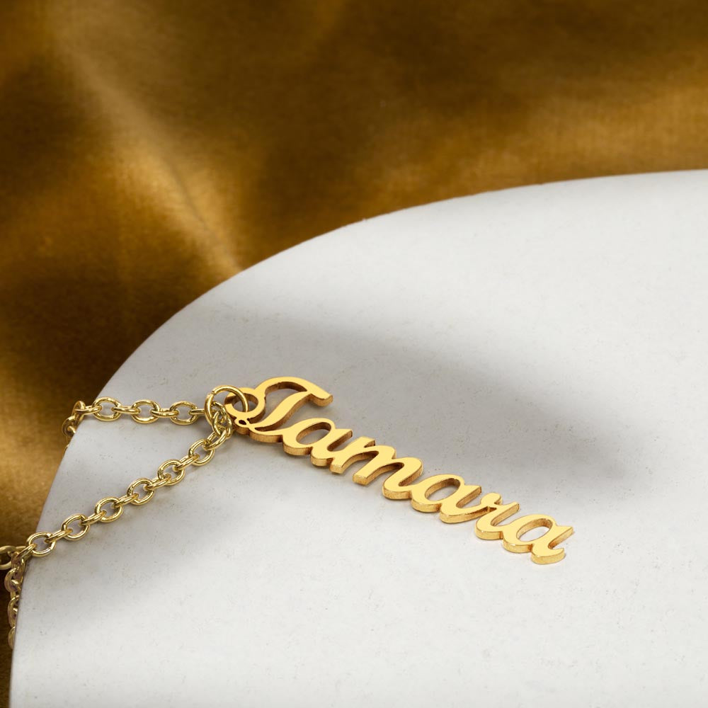 Personalized Vertical Name Necklace for Grandma – A Cherished Gift for Christmas, Birthdays and More!